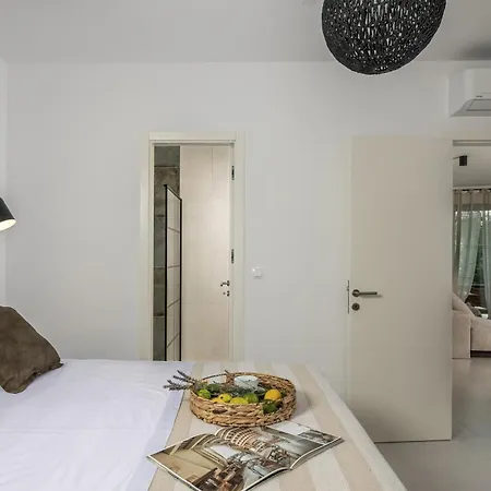 Beautiful Leina With Heated Pool Pridraga