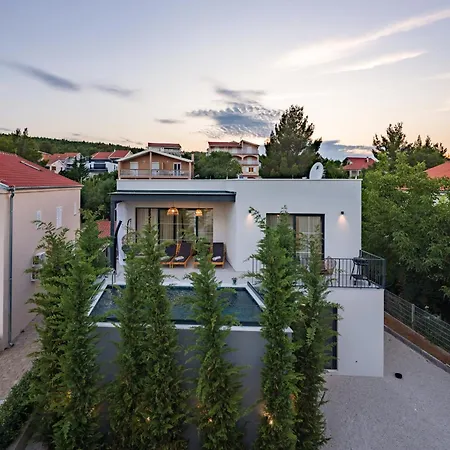 Beautiful Leina With Heated Pool Villa *