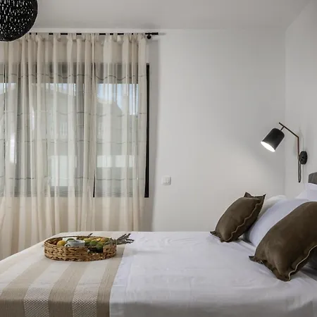 Beautiful Leina With Heated Pool Pridraga