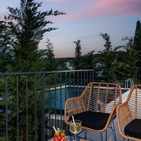 Beautiful Leina With Heated Pool