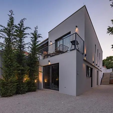 Beautiful Leina With Heated Pool Pridraga