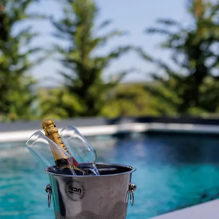 Beautiful Leina With Heated Pool Villa